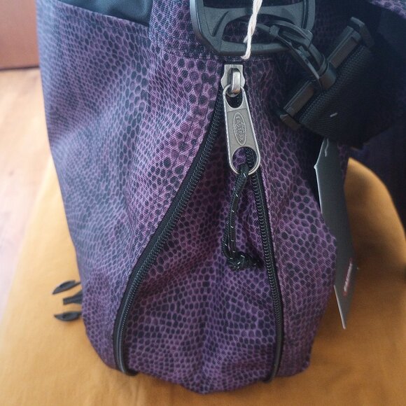 Eastpak-Delegate Ek076 purple and black snake skin pattern 20L shoulder bag -NWT - Picture 8 of 9